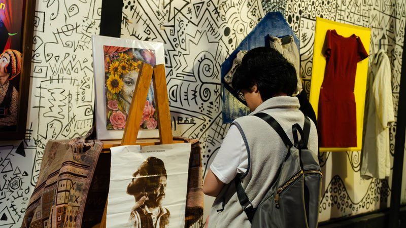 Visitante en exposicion